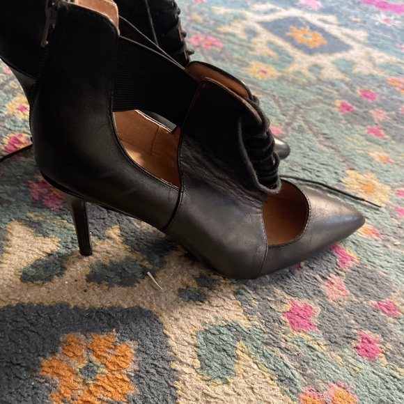 Banana Repyblic Cutout Heel Bootie barely worn ! - Picture 8 of 11